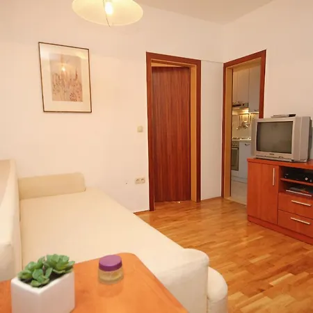 Apartamento With Wifi - 9460 *